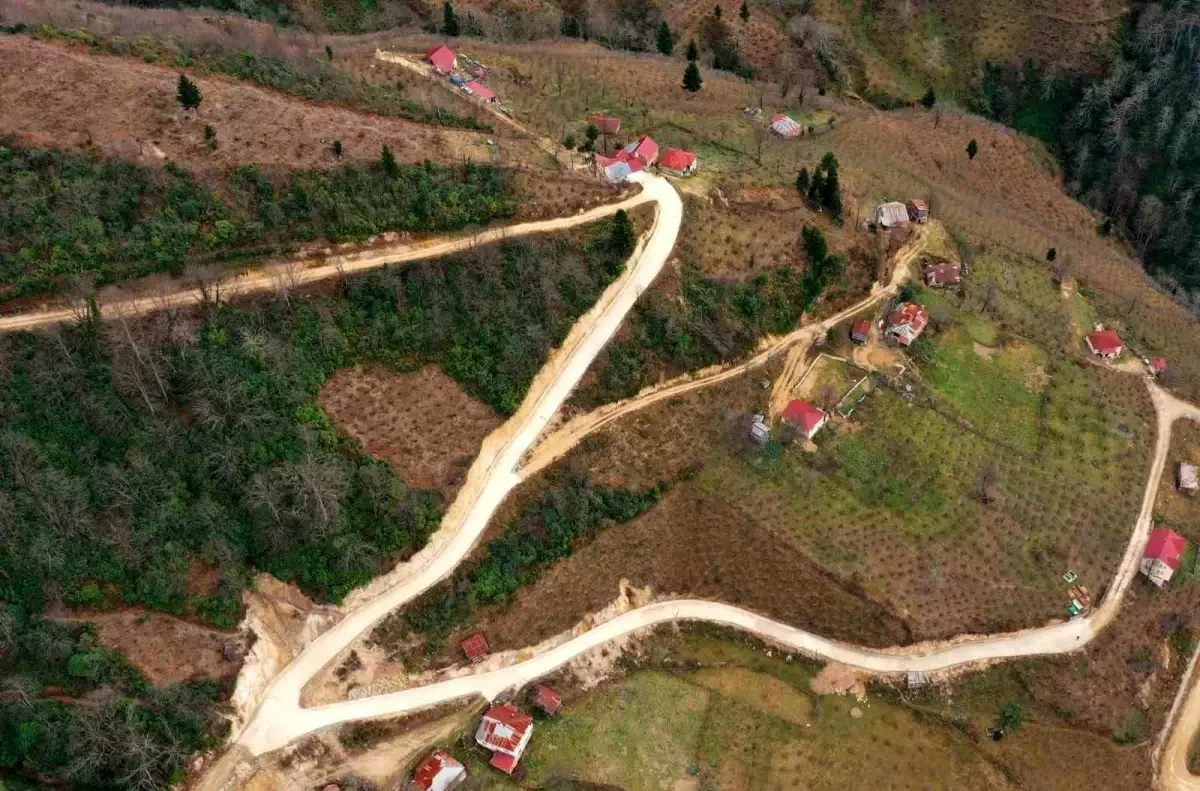 Altınordu Belediyesi Kırsal Mahallelerde Yol Çalışmalarına Devam Ediyor