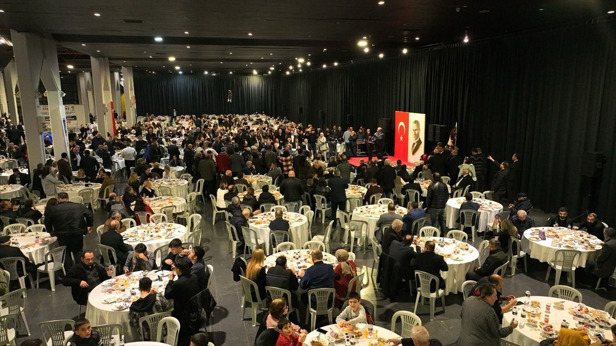 Ankara Büyükşehir Belediye Başkanı Mansur Yavaş, esnaf odalarıyla bir araya geldi