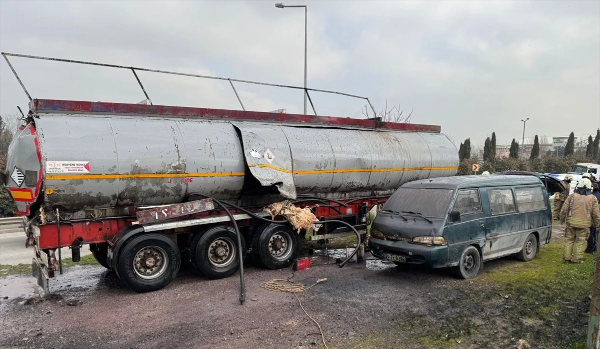 Ataşehir\'de Akaryakıt Tankerinde Çıkan Yangında 4 Kişi Yaralandı