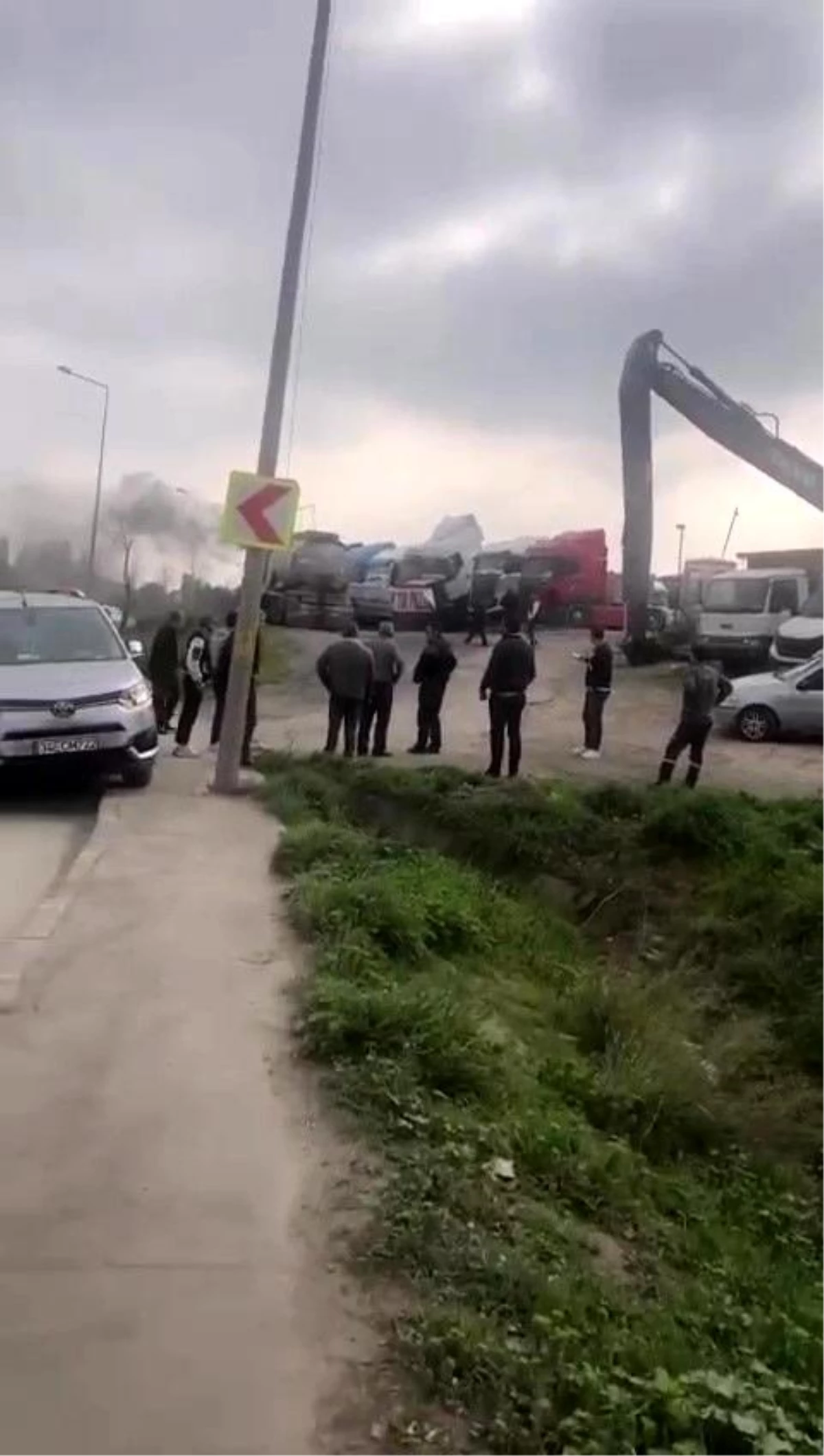 İstanbul\'da dinlenme tesisindeki tankerde patlama! Ölü ve yaralılar var