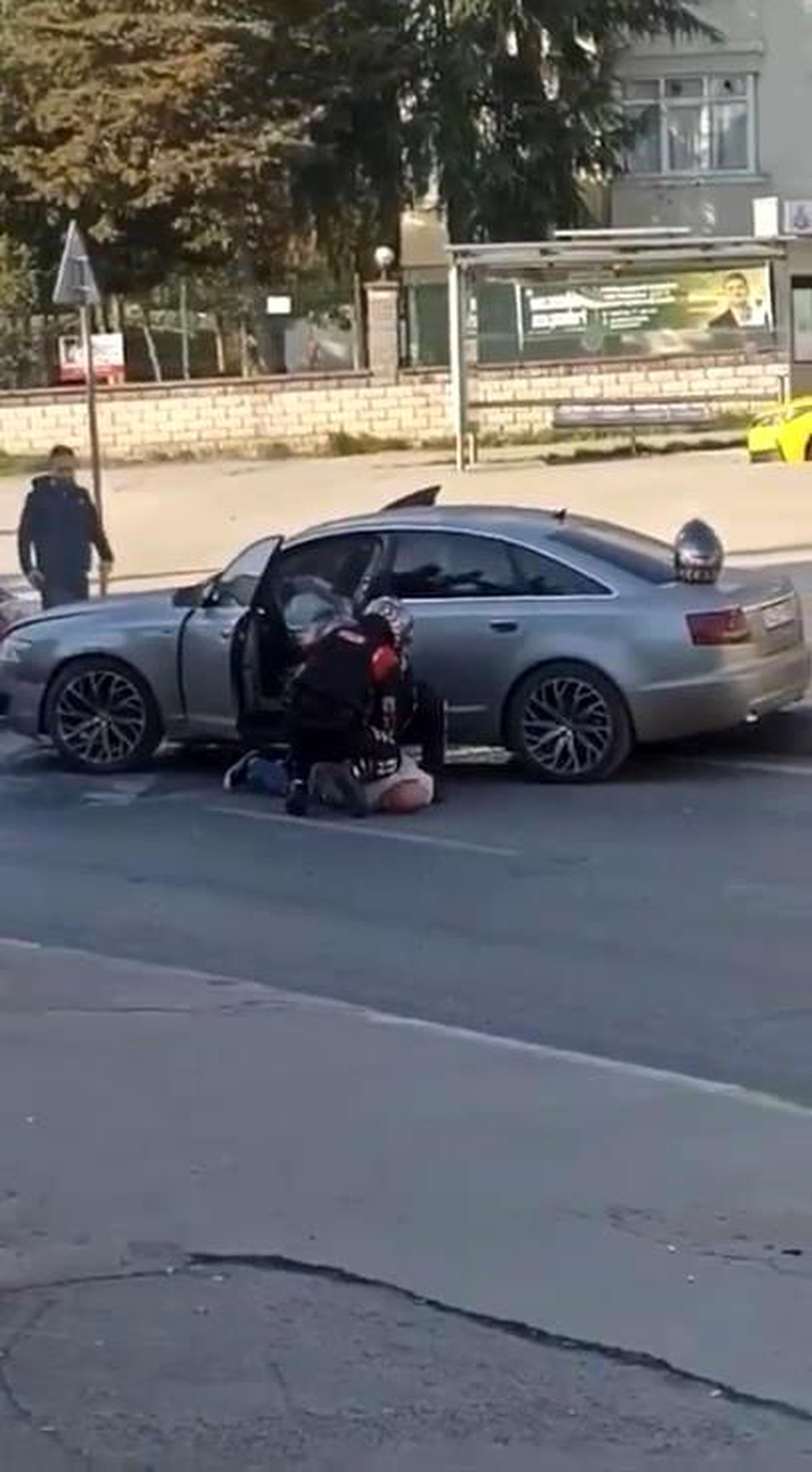 Ataşehir\'de Polis Kovalamacası: Sürücü Ters Yöne Girip Araça Çarptı
