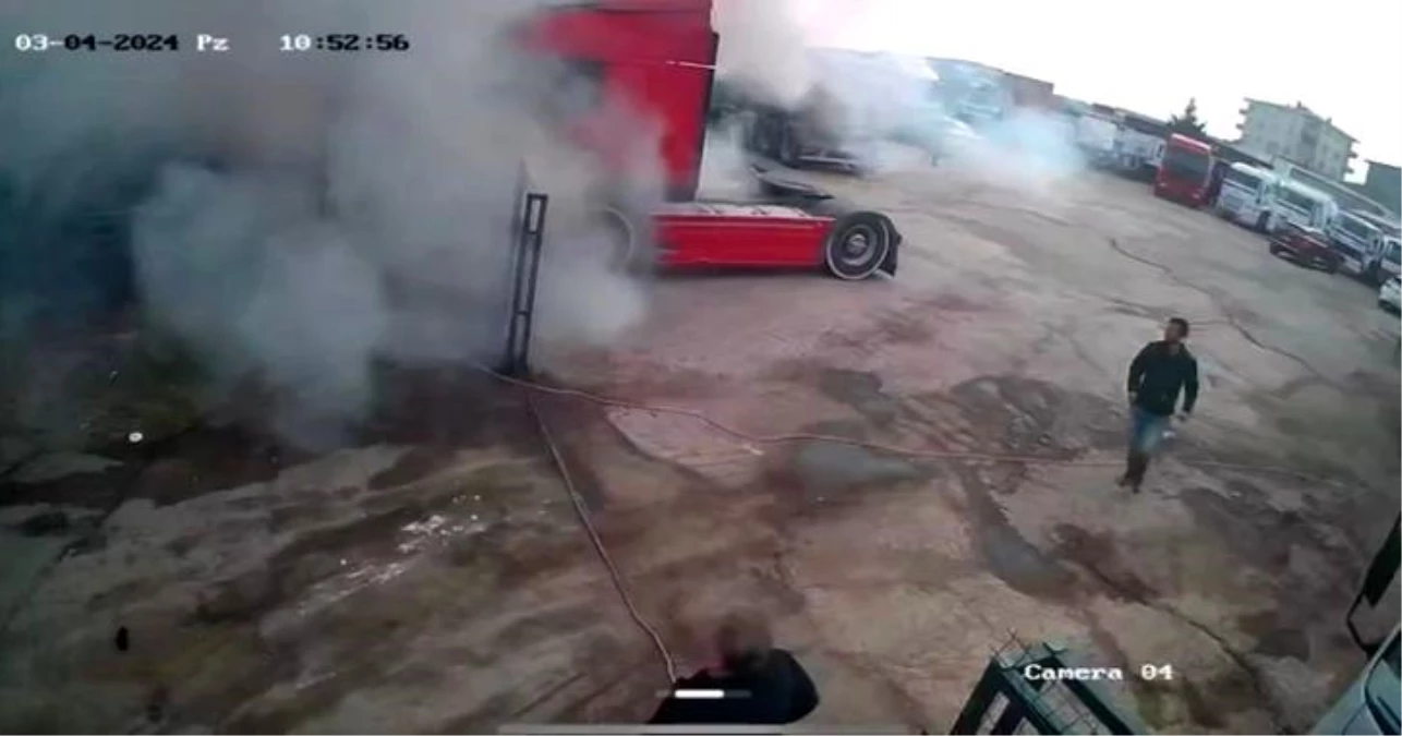 Ataşehir\'de patlayan yakıt tankerinin yanma anı güvenlik kamerasına yansıdı
