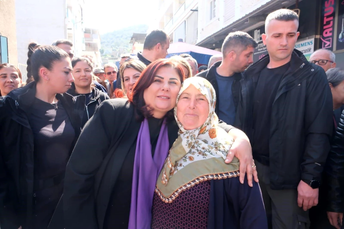 Aydın Büyükşehir Belediye Başkanı Özlem Çerçioğlu Koçarlı Pazarında Vatandaşlarla Buluştu