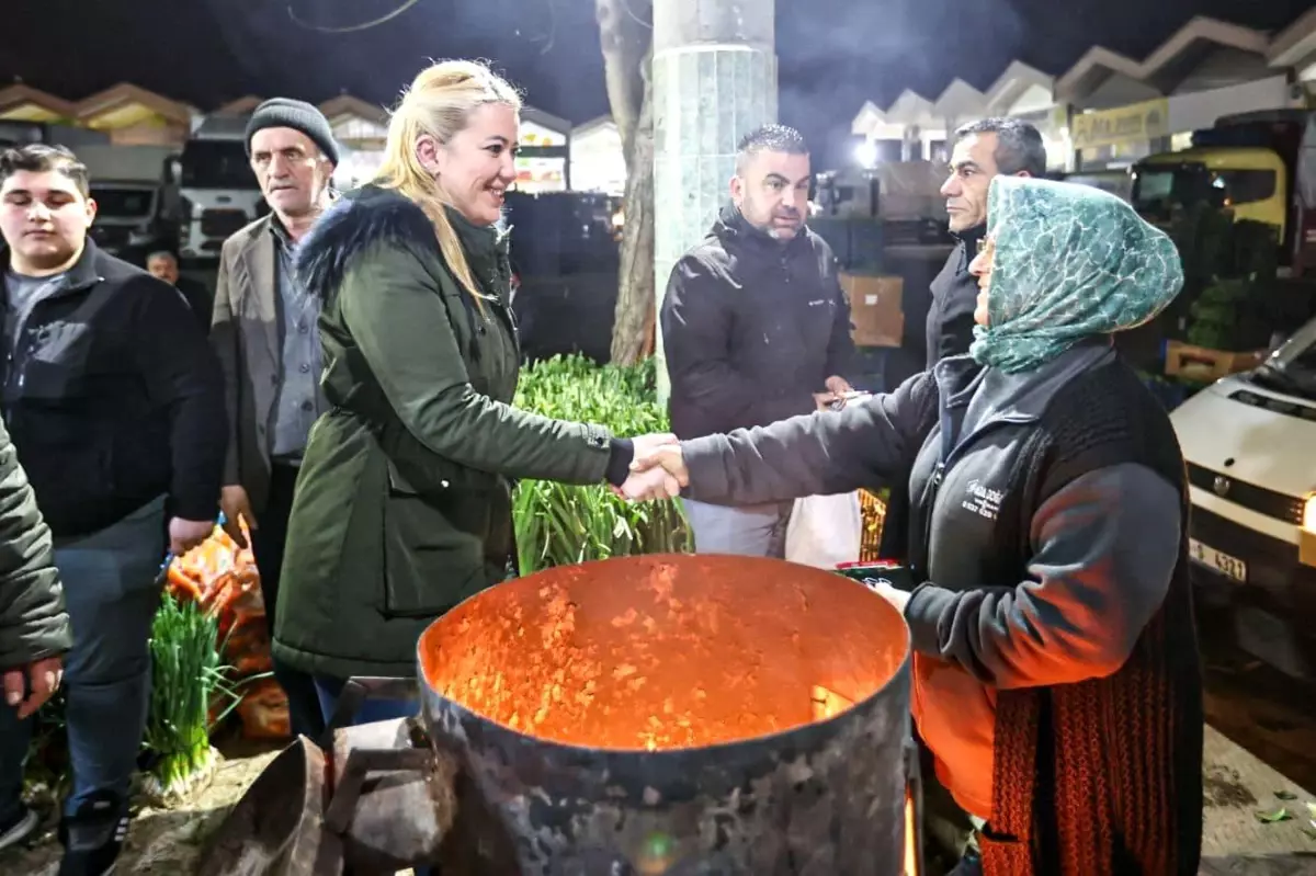 Merkezefendi Belediye Başkanı Şeniz Doğan, Denizli Toptancı Hali\'nde Esnafı Dinledi