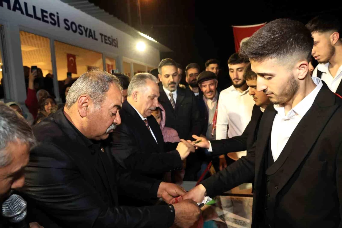 Talas Belediye Başkanı Mustafa Yalçın, Çatakdere\'deki Gençlerin Asker Heyecanına Ortak Oldu
