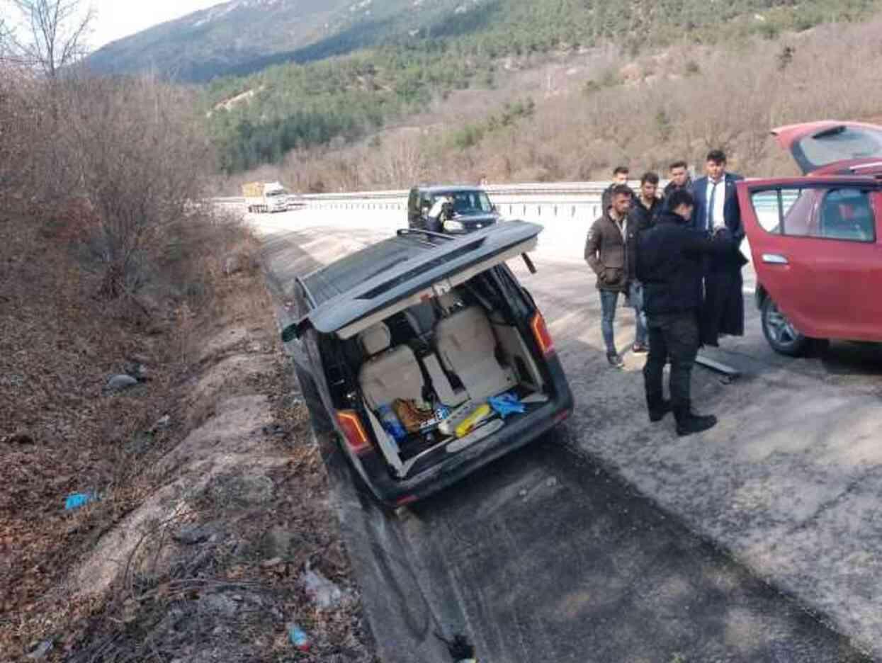 BBP lideri Mustafa Destici'nin makam aracı kaza yaptı: 4 yaralı