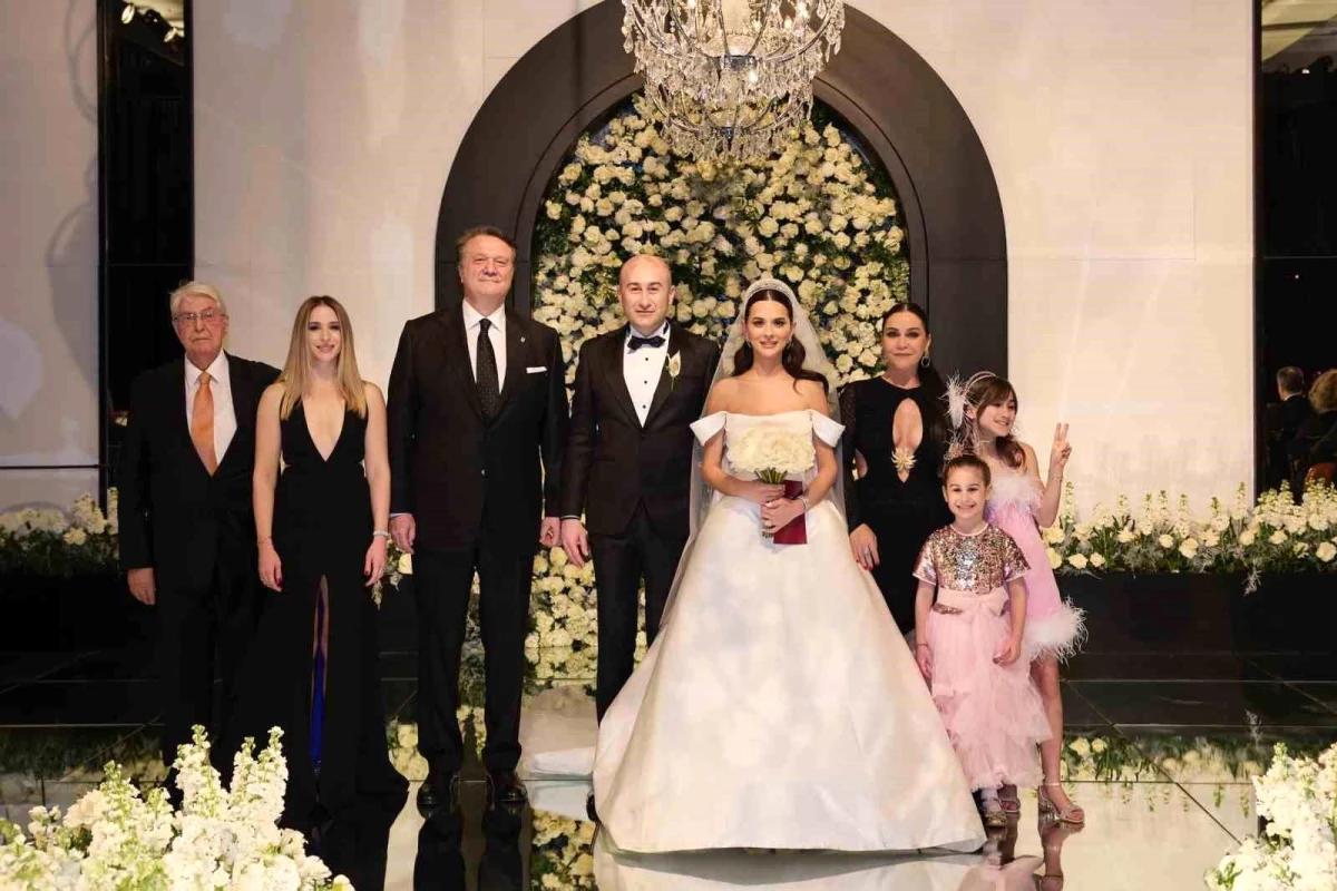 Beşiktaş Jimnastik Kulübü\'nün İkinci Başkanı Hüseyin Yücel ile Nurşah Adalı Düğün Töreniyle Evlendi