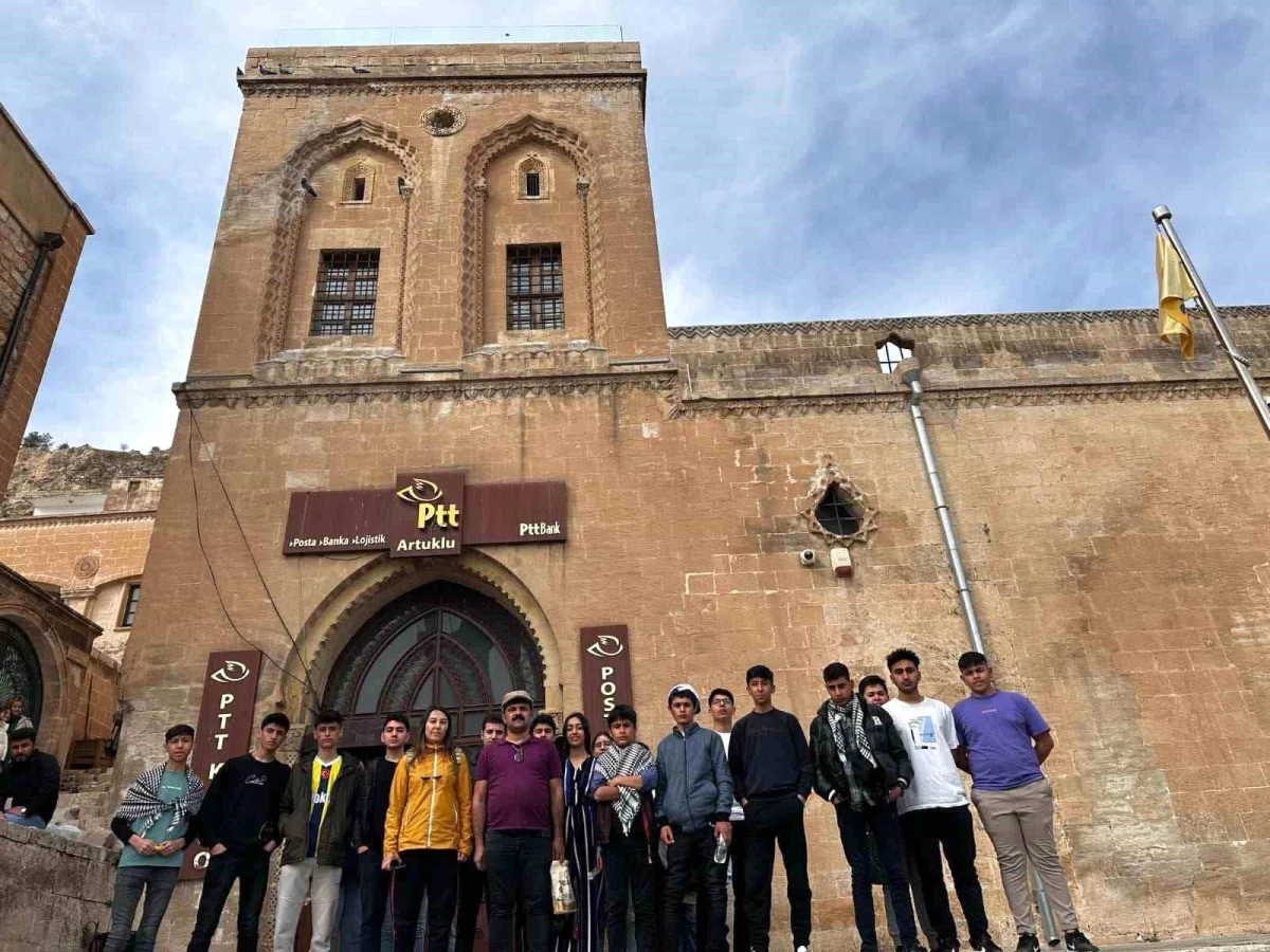 Besni İlçesinden 36 Öğrenci Mardin ve Şanlıurfa\'ya Kültür Gezisine Katıldı