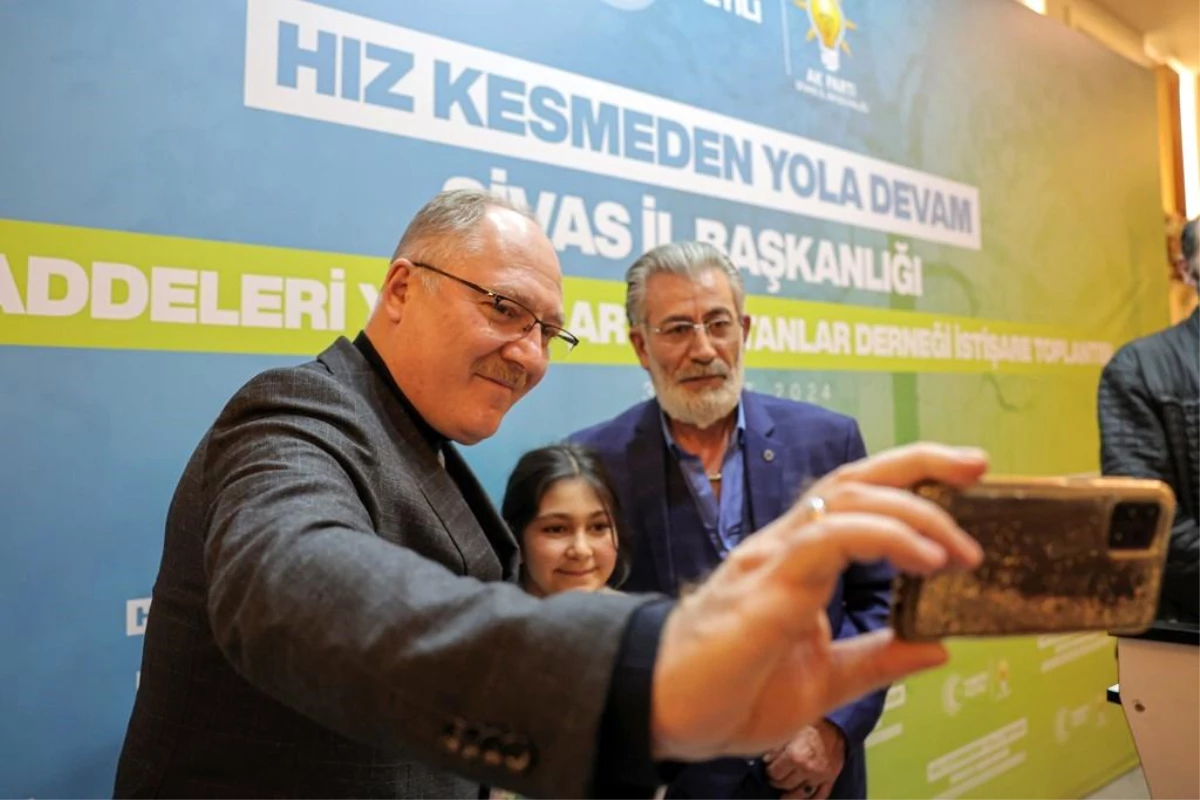 Sivas Belediye Başkanı Hilmi Bilgin, Yiyecek Maddeleri Yapanlar ve Satanlar Esnaf Odası ile İstişare Toplantısında Buluştu