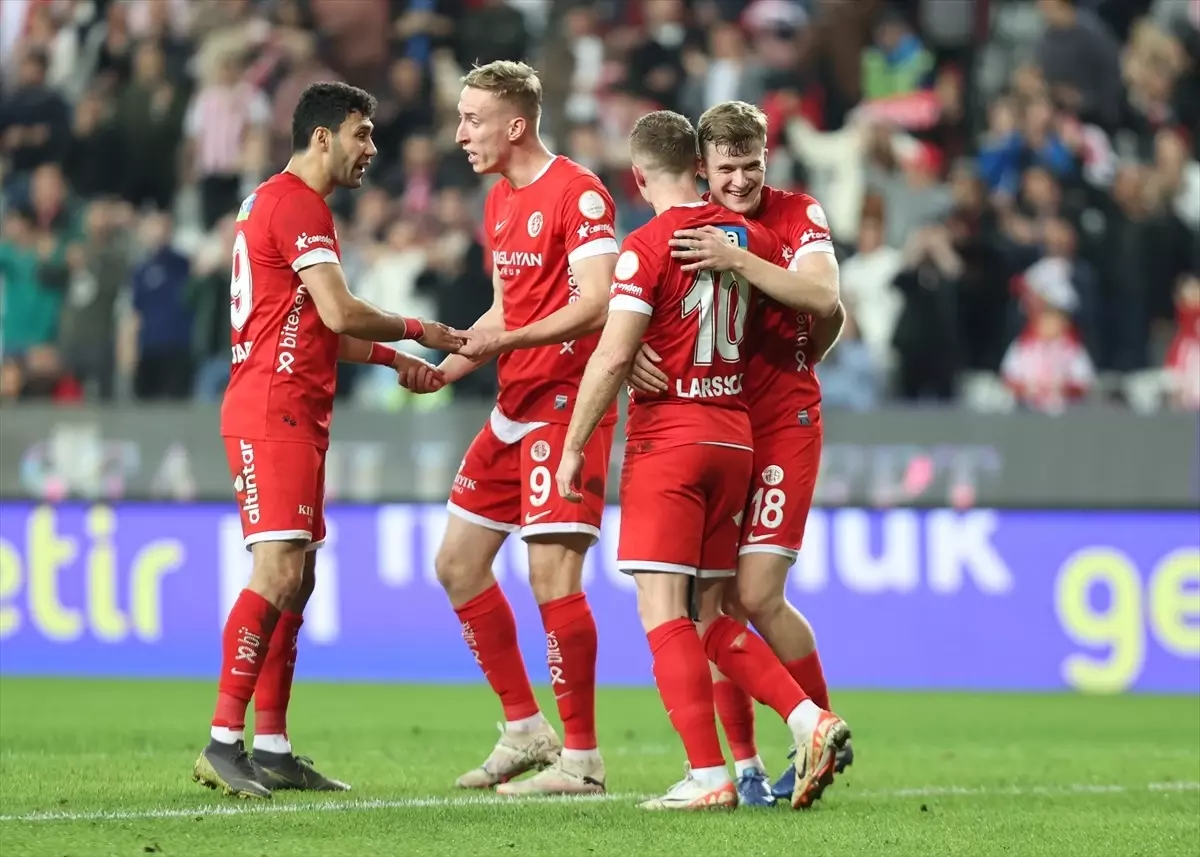 Bitexen Antalyaspor, Gaziantep FK\'yı 1-0 önde bitirdi