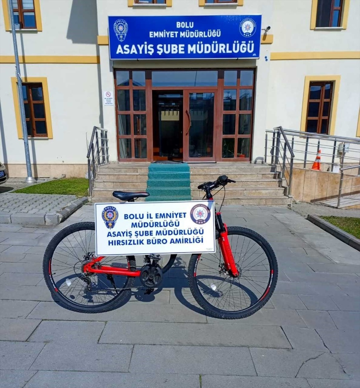 Bolu\'da Park Alanında Çalınan Bisikletin Şüphelisi Tutuklandı