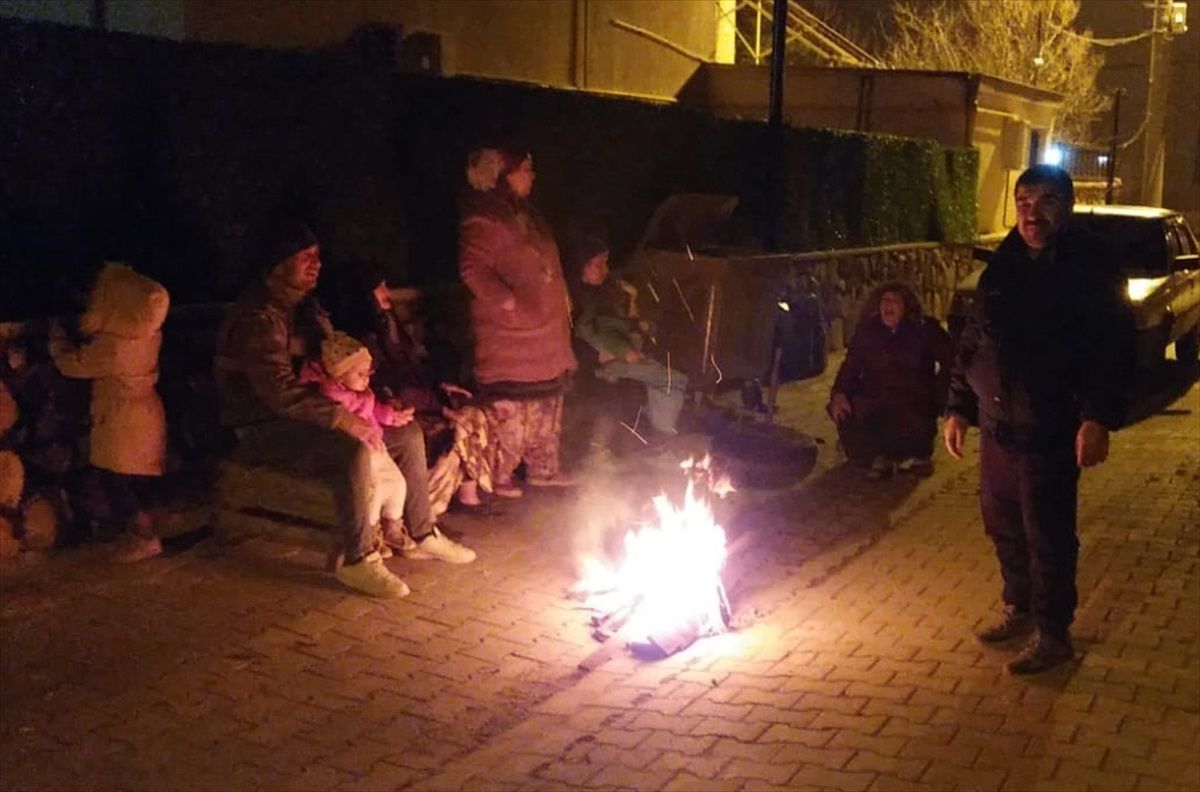 Çanakkale\'nin Yenice ilçesinde 4,9 büyüklüğünde deprem meydana geldi