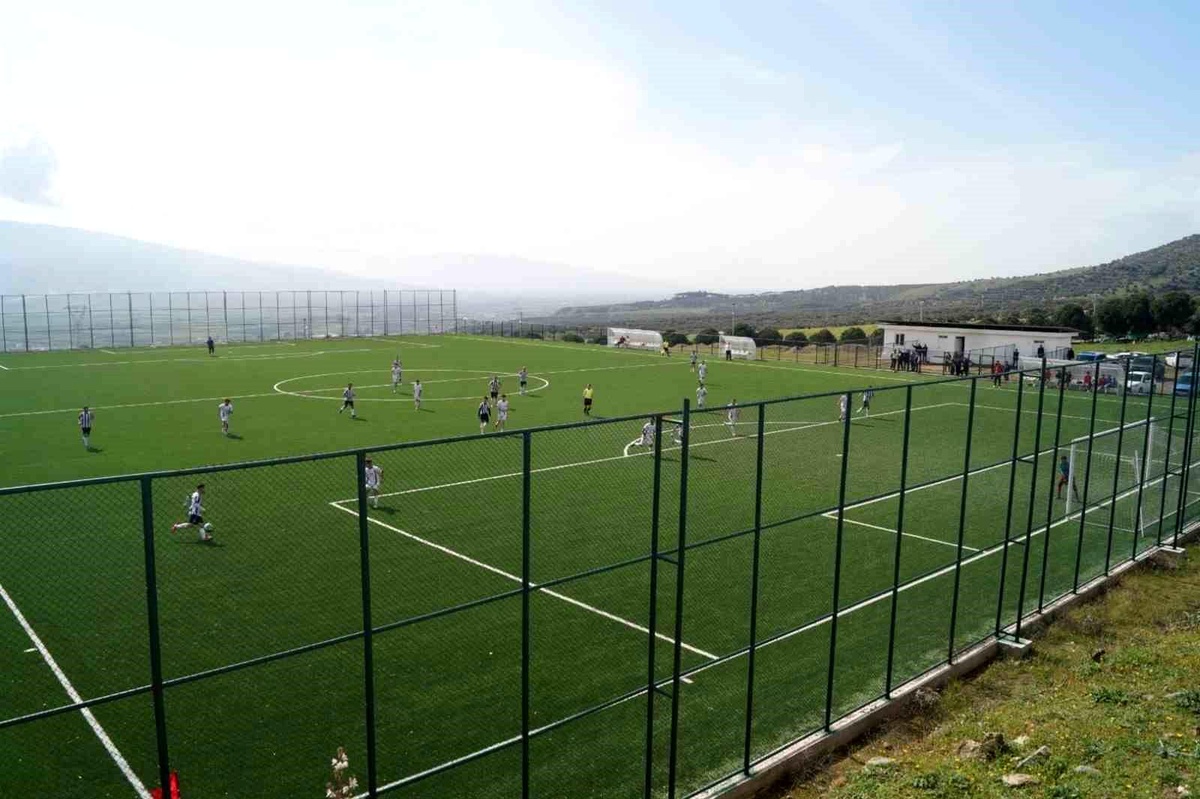 Aydın\'da FIFA standartlarında Çobanisa Futbol Sahası hizmete girdi