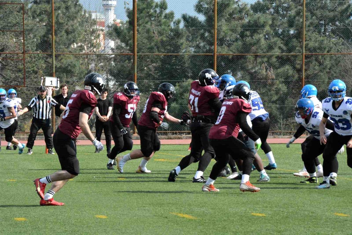Düzce Üniversitesi Panthers, Kütahya Dumlupınar Üniversitesi Titans\'ı mağlup ederek liderliğini sürdürdü