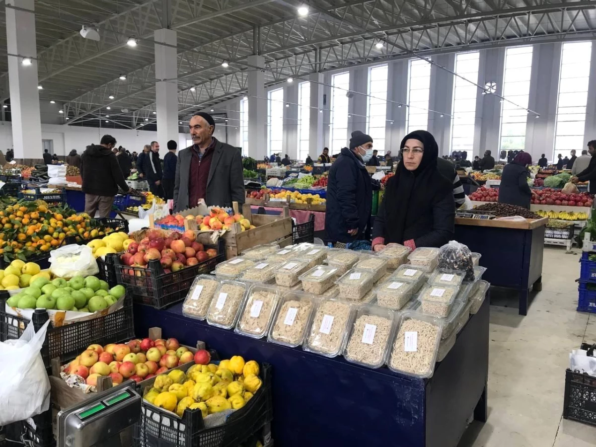 Erzincan\'da Kadın Esnafın El Emekleriyle Aile Ekonomisine Katkısı