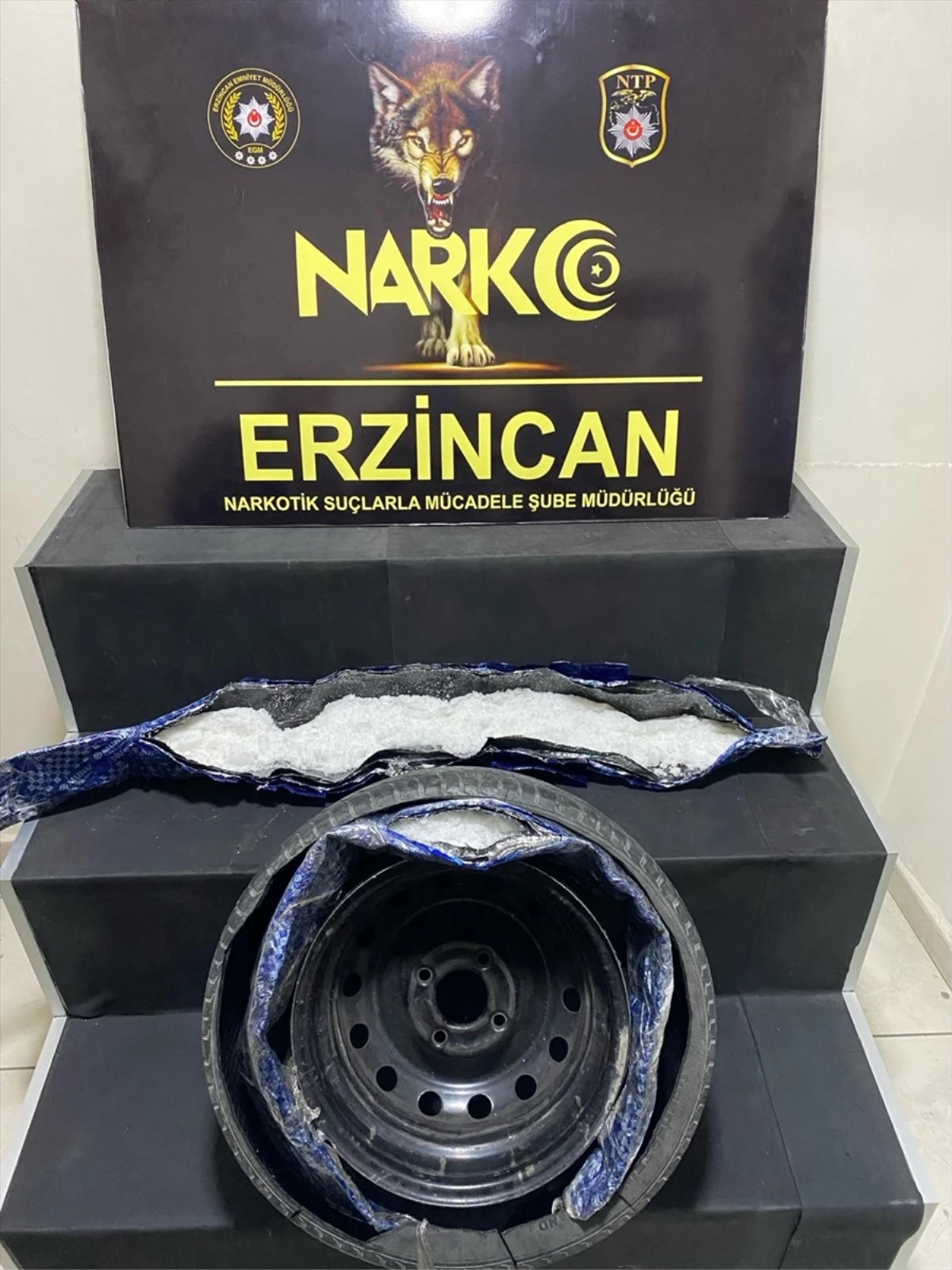 Erzincan\'da araç stepnesinde 4 kilogram sentetik uyuşturucu ele geçirildi