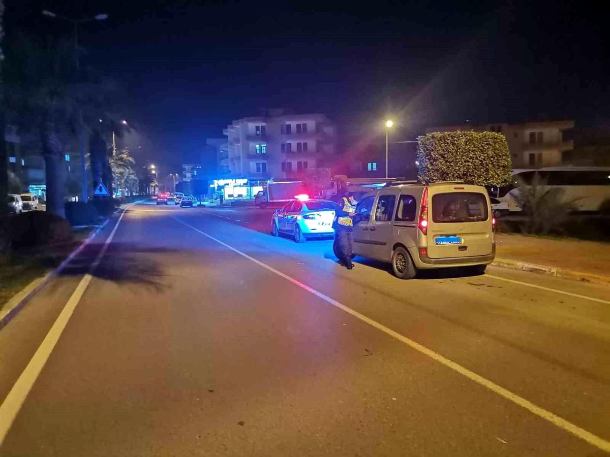 Alanya\'da yapılan jandarma uygulamasında 18 araç trafikten men edildi