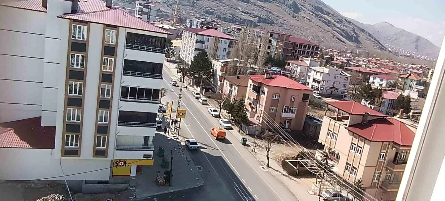 Elbistan\'da 4.4 Büyüklüğünde Deprem: Vatandaşlar Paniğe Kapılmadan İşlerine Devam Etti