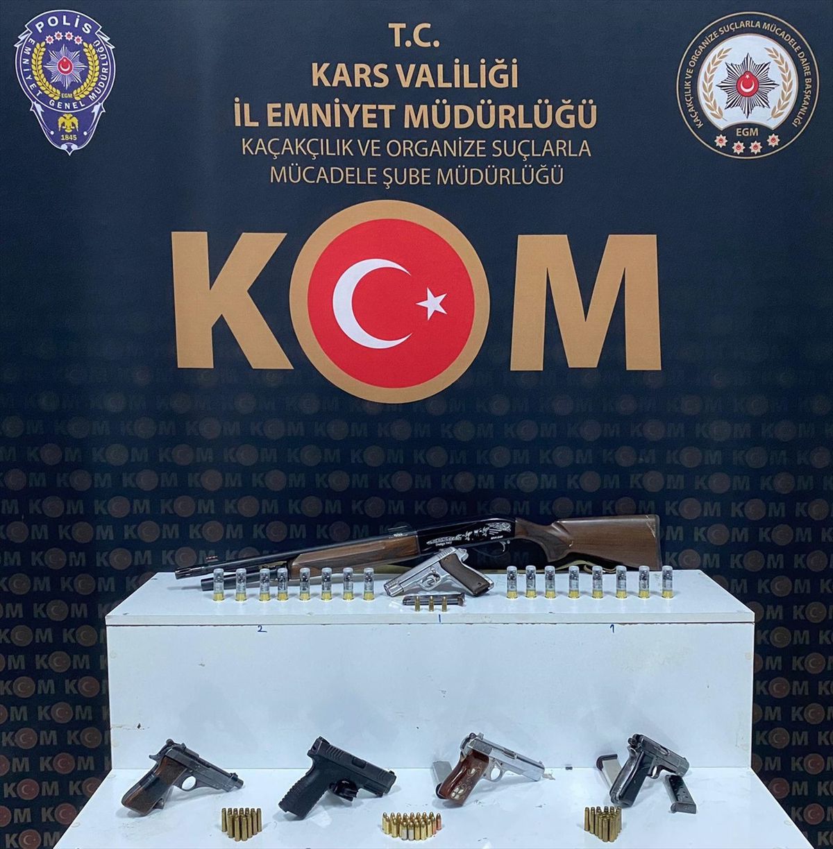 Kars\'ta Ruhsatsız Silah Ticareti Yaptığı İddia Edilen 2 Şüpheli Gözaltına Alındı