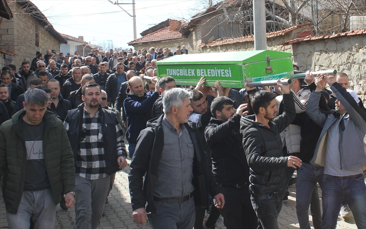 Tavşanlı\'da kaybolan çocuğun cesedi toprağa verildi