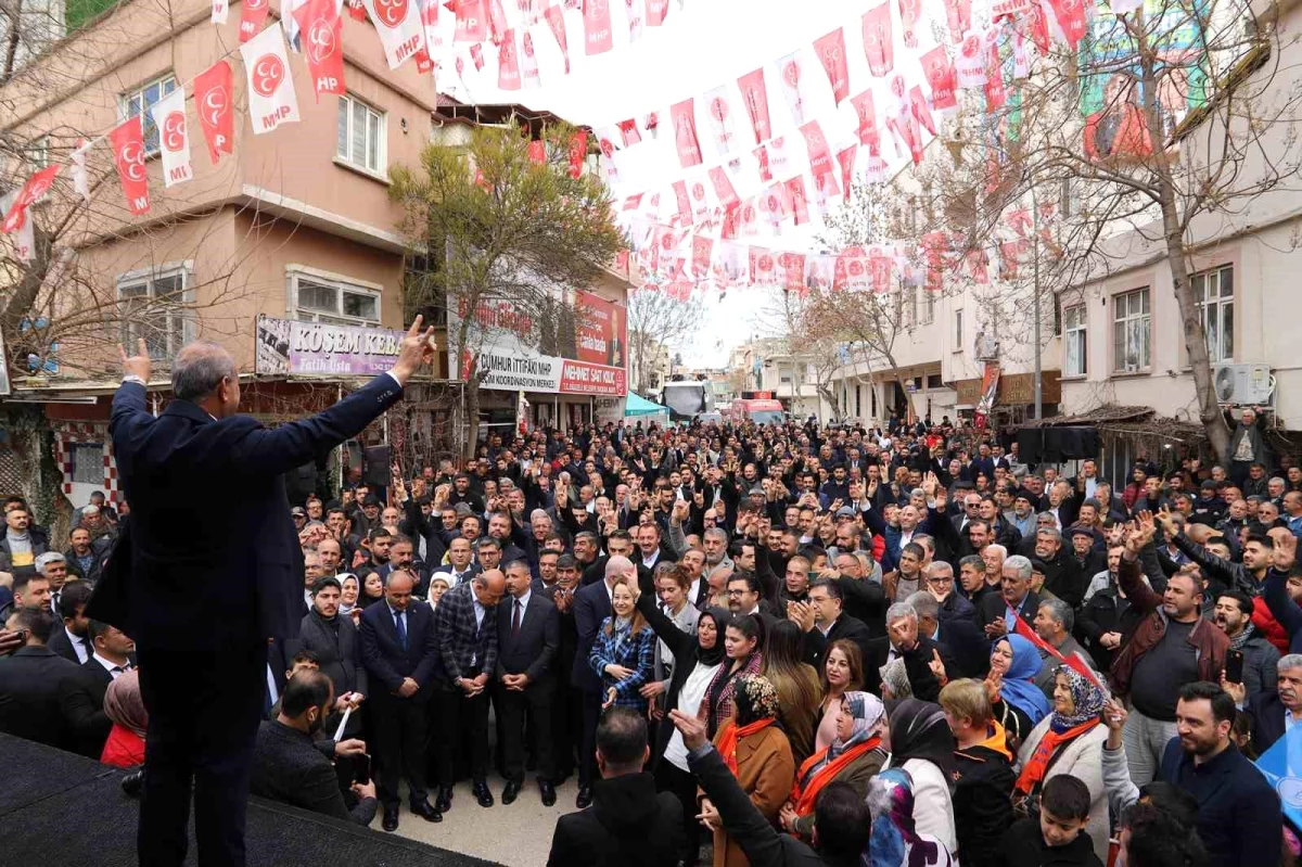 Oğuzeli Belediye Başkanı Mehmet Sait Kılıç\'ın Seçim Koordinasyon Merkezi açılışı miting havasında gerçekleşti