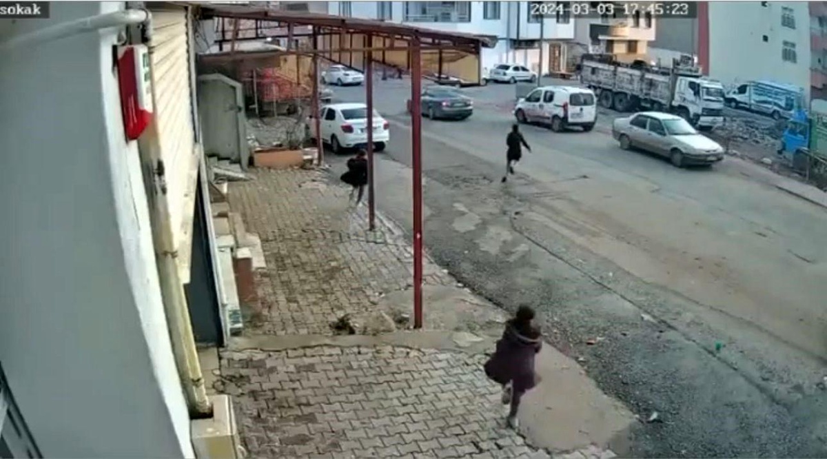 Şanlıurfa\'da çocuğa otomobil çarptı, şans eseri burnu kanamadan atlattı