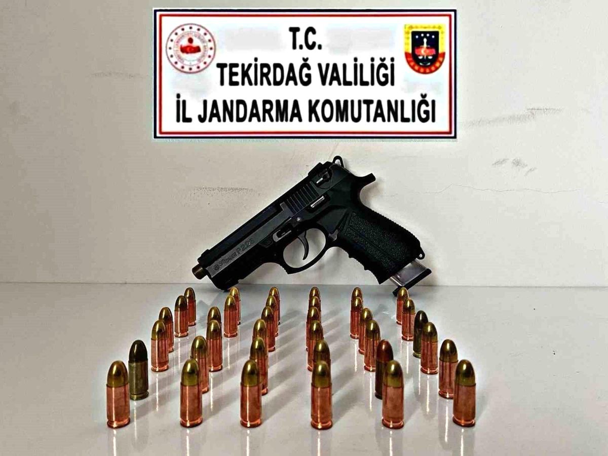 Tekirdağ\'da Jandarma Operasyonunda Tabancalar ve Av Tüfeği Ele Geçirildi