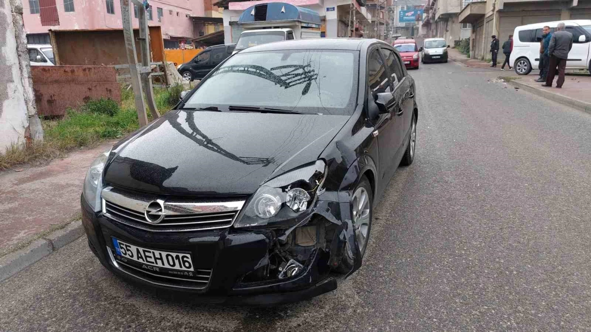 Samsun\'da hafif ticari araç ile otomobilin çarpışması sonucu 1 kişi yaralandı