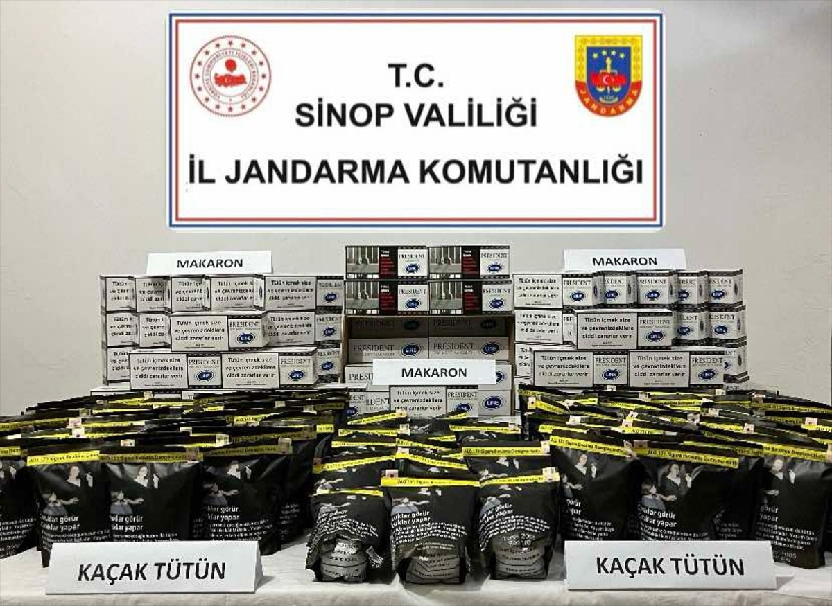 Sinop\'ta jandarma ekipleri tarafından yapılan yol kontrolünde kaçak tütün ve makaron ele geçirildi