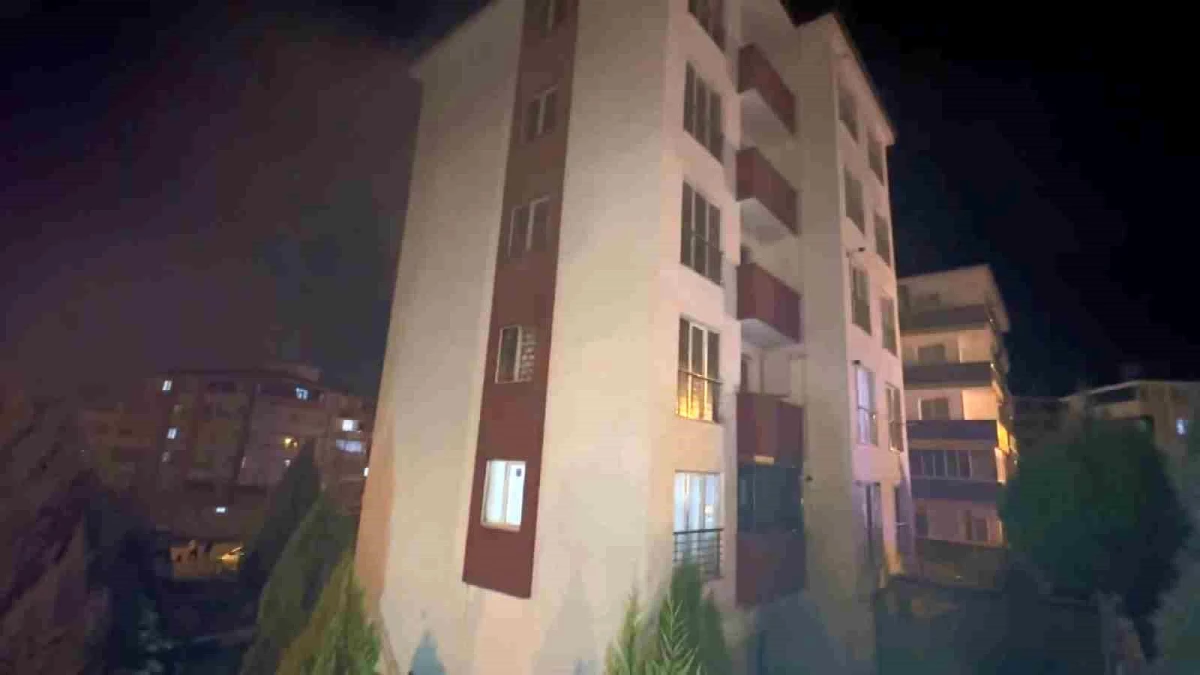 Karabük\'te Şömine Yangınında 2 Kişi Hastaneye Kaldırıldı
