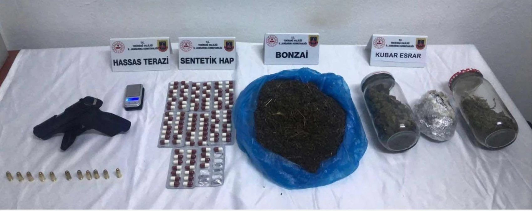 Tekirdağ\'da evde uyuşturucu operasyonu: 100 hap ve 500 gram bonzai ele geçirildi
