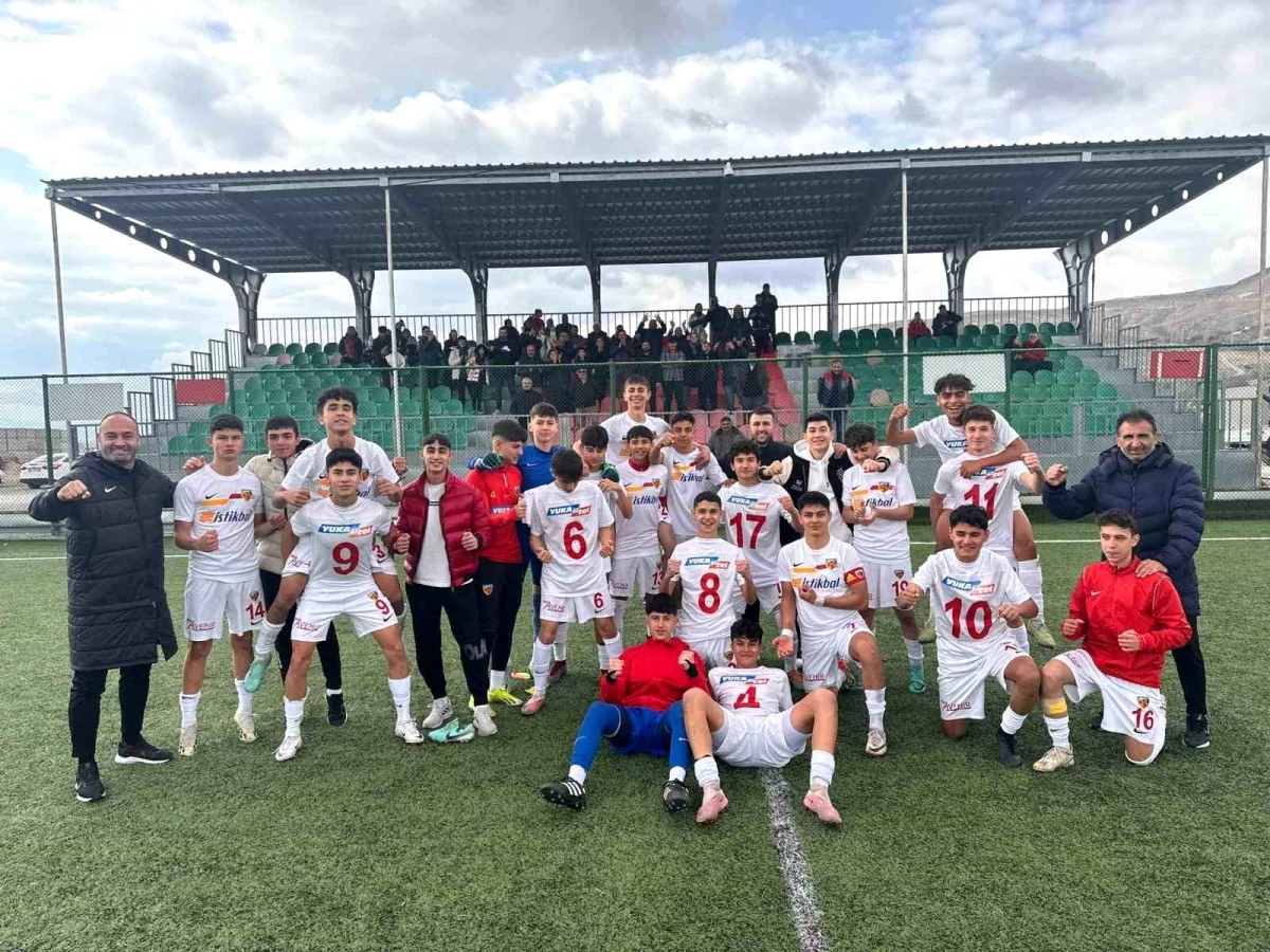 Kayserispor U16, Gaziantep FK\'yı 2-1 yenerek zirve iddiasını sürdürdü