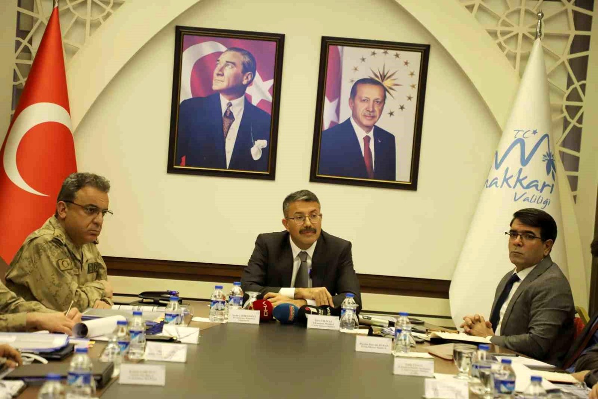 Hakkari Valisi ve Belediye Başkan Vekili Ali Çelik, uyuşturucu ve zehir tacirleriyle mücadelede destek istedi