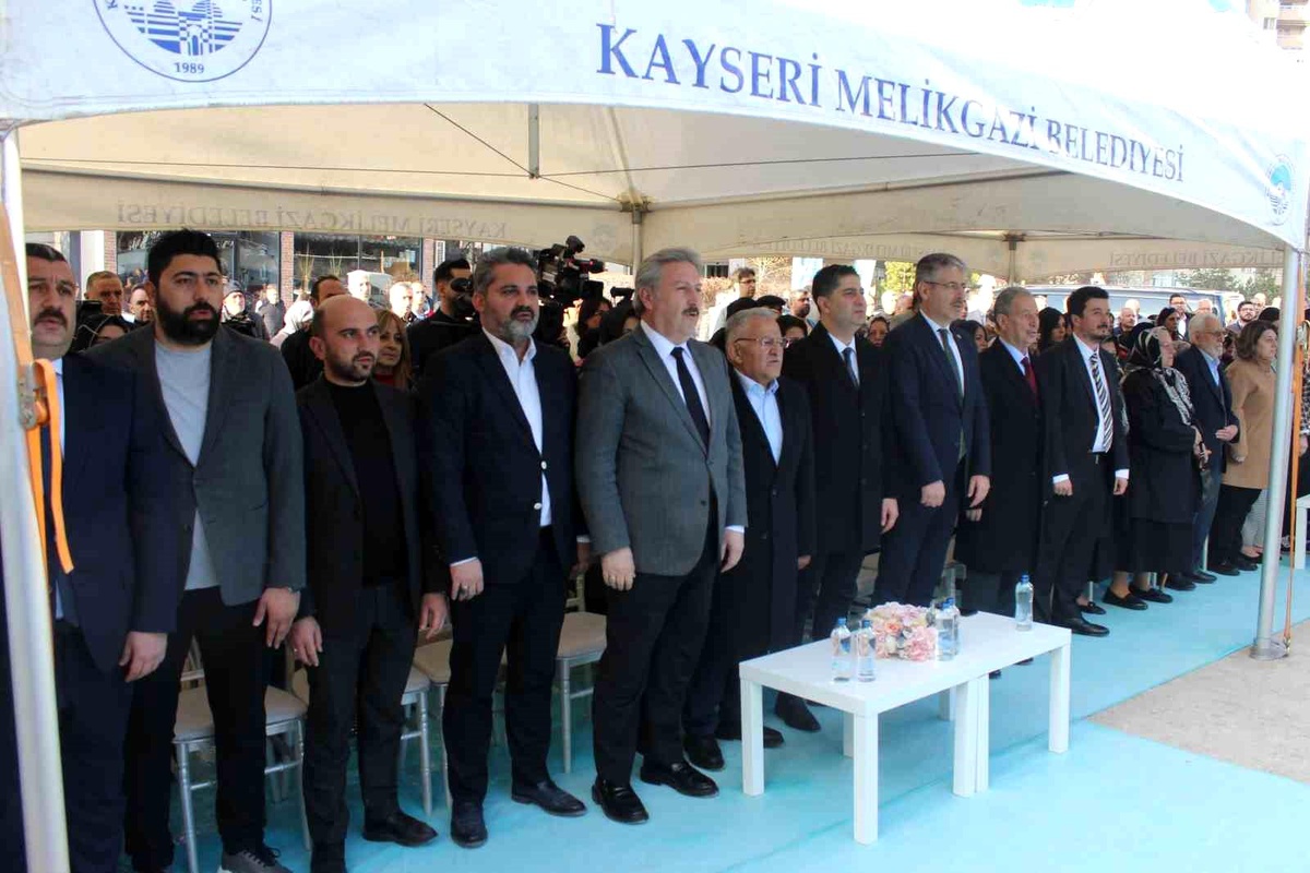 Melikgazi Belediyesi ve Hayırsever İşbirliğiyle Ali Başyazıcıoğlu Aile Sağlığı Merkezi, Cami ve Kuran Kursu Temeli Atıldı