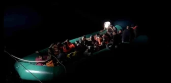 Didim'de 20 düzensiz göçmen hareketli lastik bot içerisinde kurtarıldı