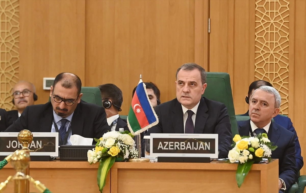 Azerbaycan Dışişleri Bakanı: Uluslararası toplum Filistin\'deki kayıpların sona erdirilmesi için acil önlemler almalı