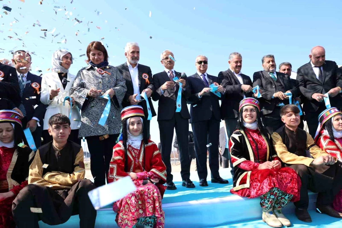 Ulaştırma ve Altyapı Bakanı Abdulkadir Uraloğlu, Diyarbakır-Bismil-Batman kara yolunun açılışını gerçekleştirdi