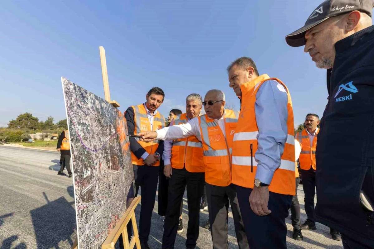 Mersin Büyükşehir Belediye Başkanı Vahap Seçer, 3. Çevre Yolu devamı projesini inceledi