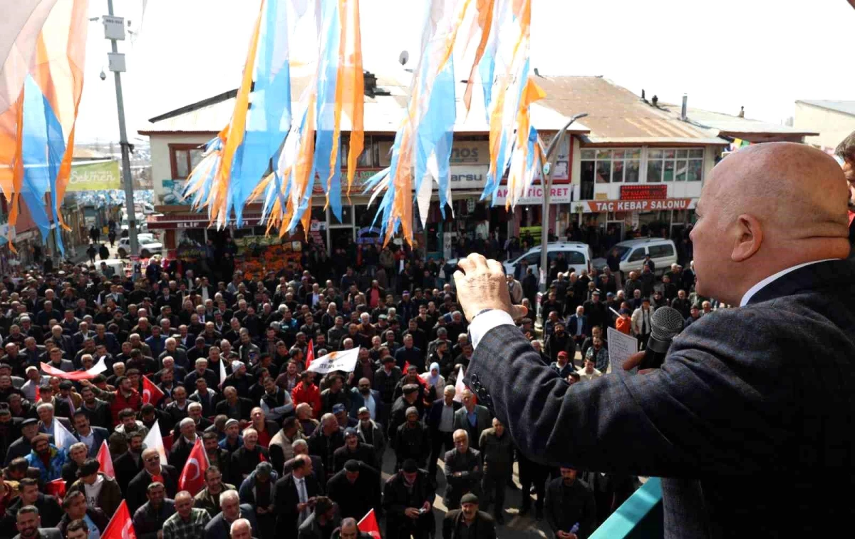 Erzurum Büyükşehir Belediye Başkanı Mehmet Sekmen, AK Parti Hınıs Seçim Koordinasyon Merkezi\'nin açılışını yaptı