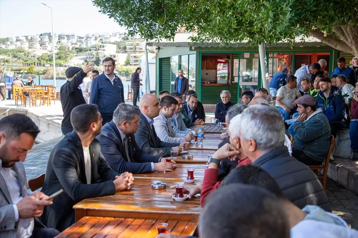 CHP Bodrum Belediye Başkan Adayı Tamer Mandalinci Gündoğan Mahallesi\'nde Esnaf Ziyaretinde Bulundu