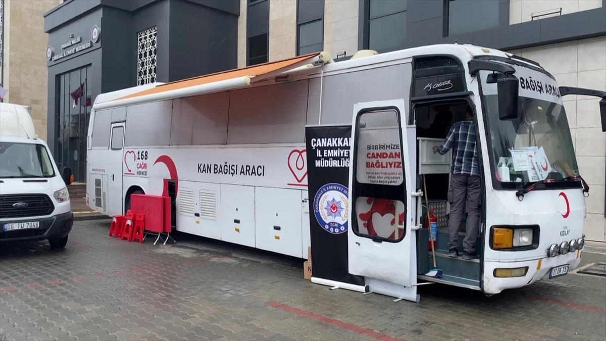 Çanakkale İl Emniyet Müdürlüğü Türk Kızılaya Kan Bağışında Bulundu