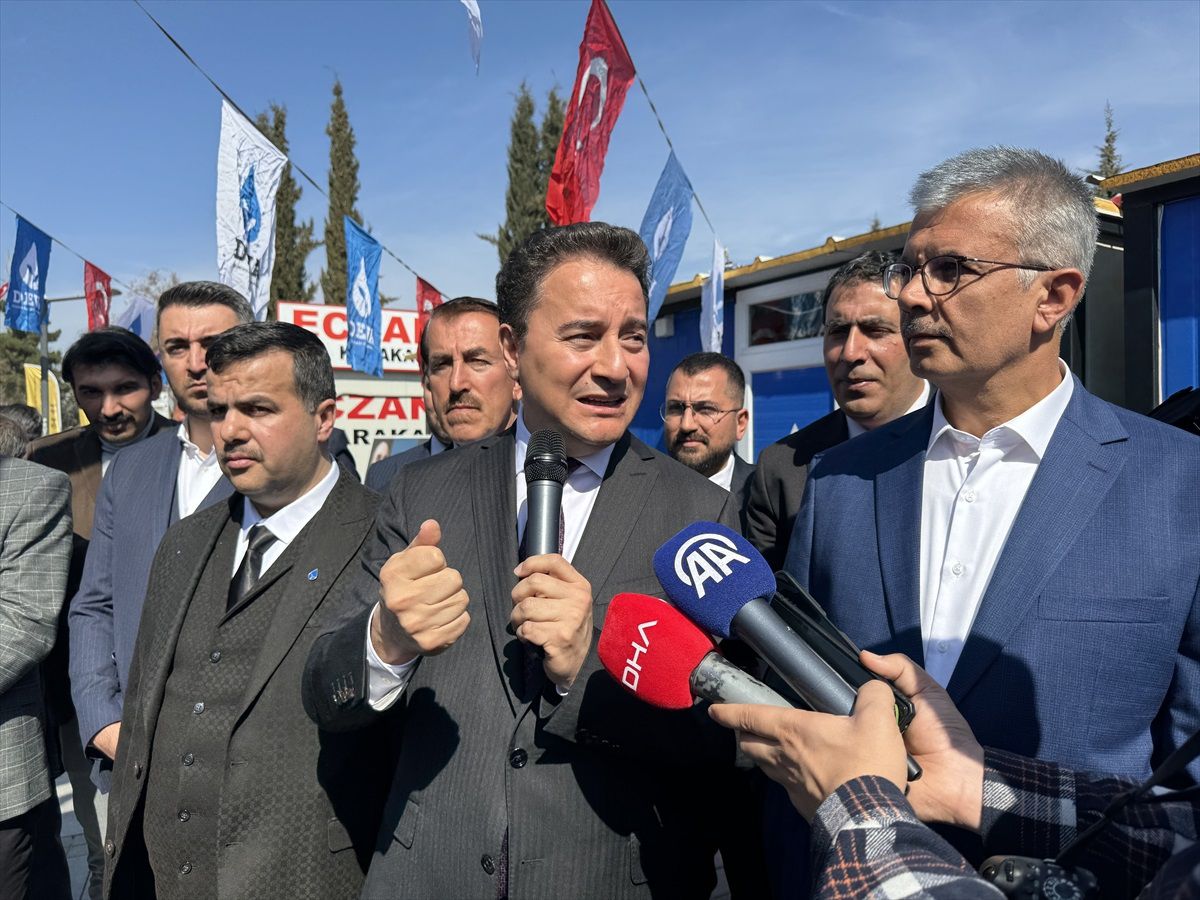 Ali Babacan, Malatya\'da depremzedeleri ziyaret etti