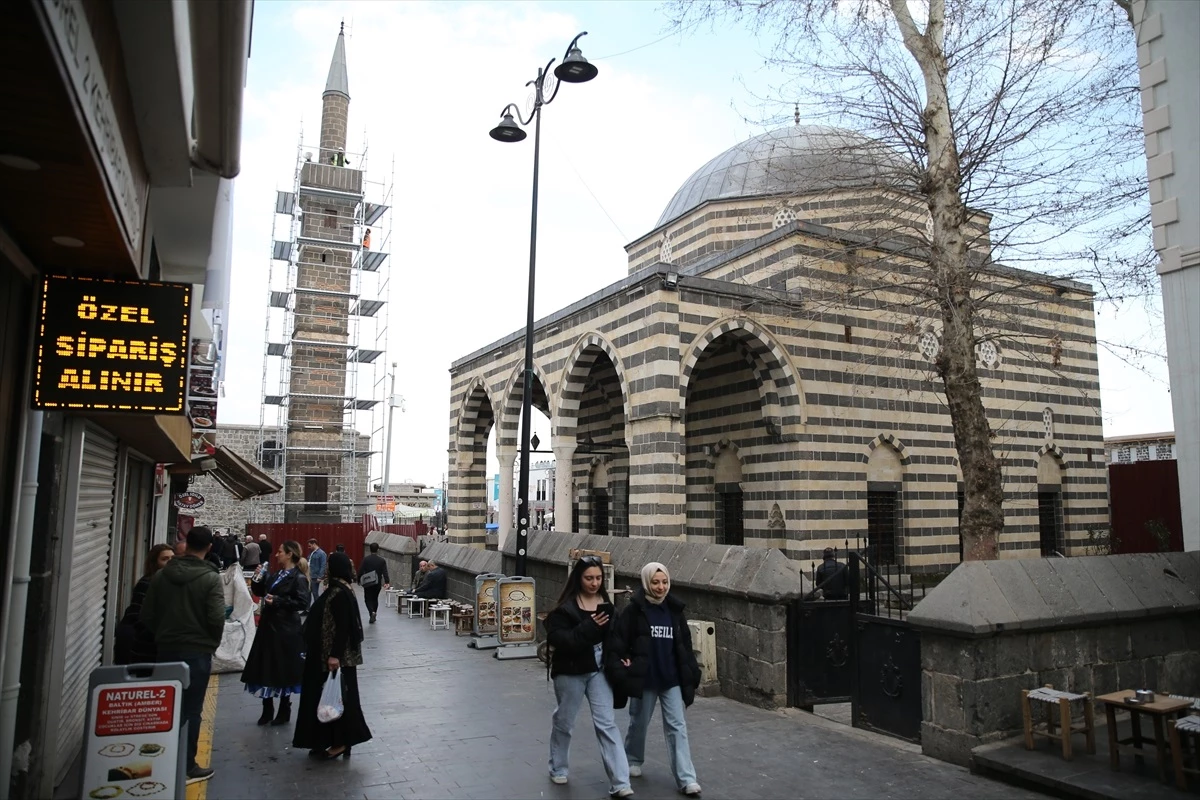 Diyarbakır\'da Dört Ayaklı Minare\'nin restorasyon çalışmaları başladı