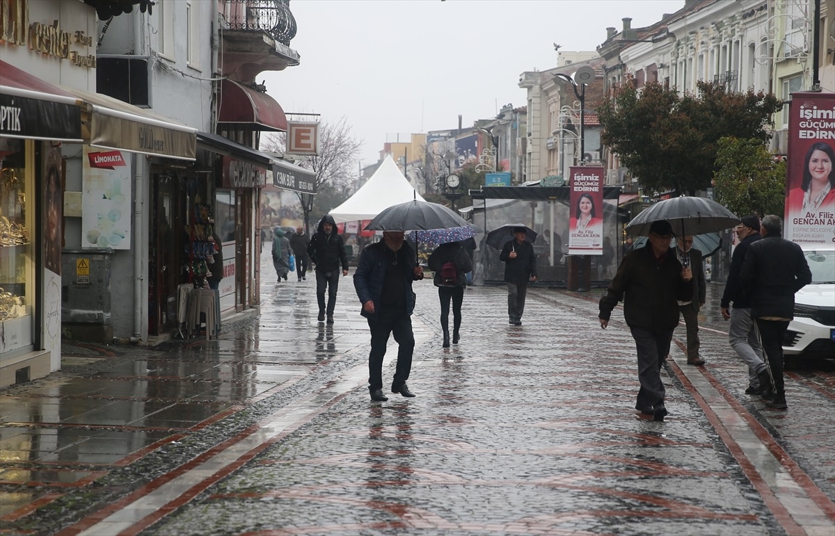 Edirne ve Kırklareli\'nde Sağanak Yağış Etkili