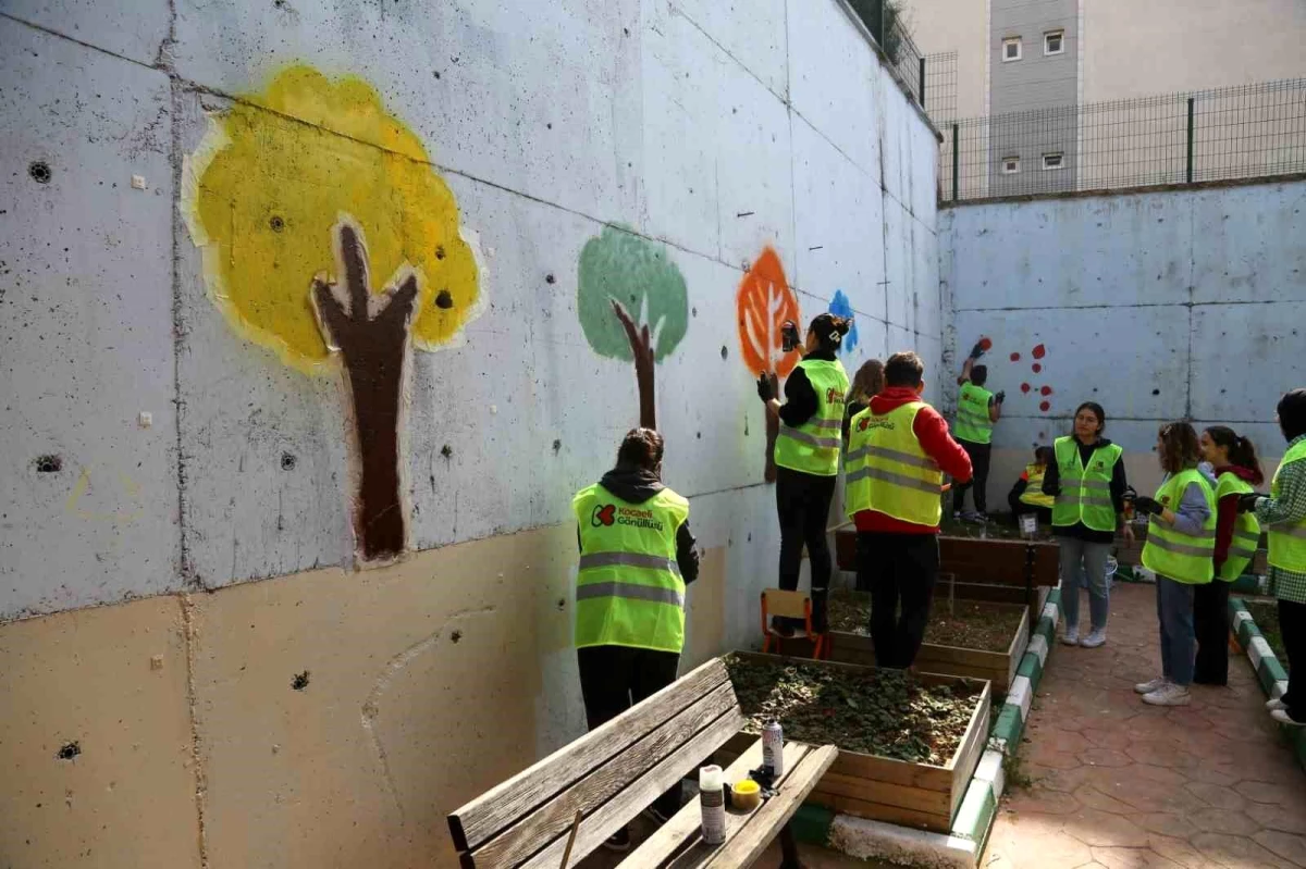 Kocaeli Gönüllüsü Projesi Gençler Tarafından Çayırova Şehit Adem Sezgin Anaokulu Duvarları Boyandı