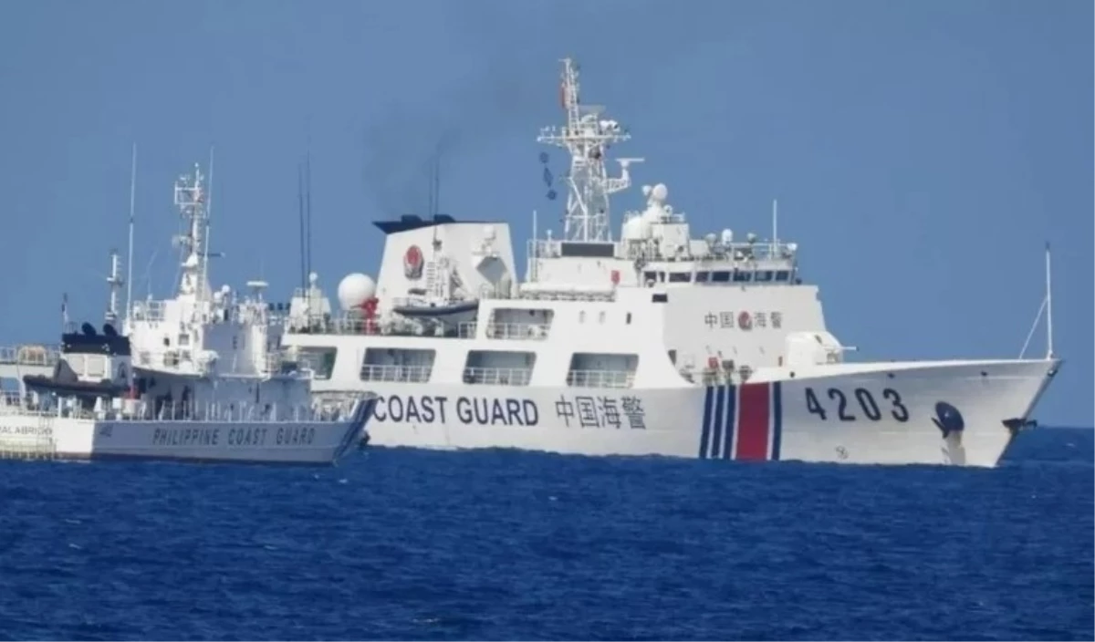 Güney Çin Denizi\'nde gerilim tırmanıyor: Çin ve Filipinler sahil güvenlik gemileri çarpıştı, dört kişi yaralandı