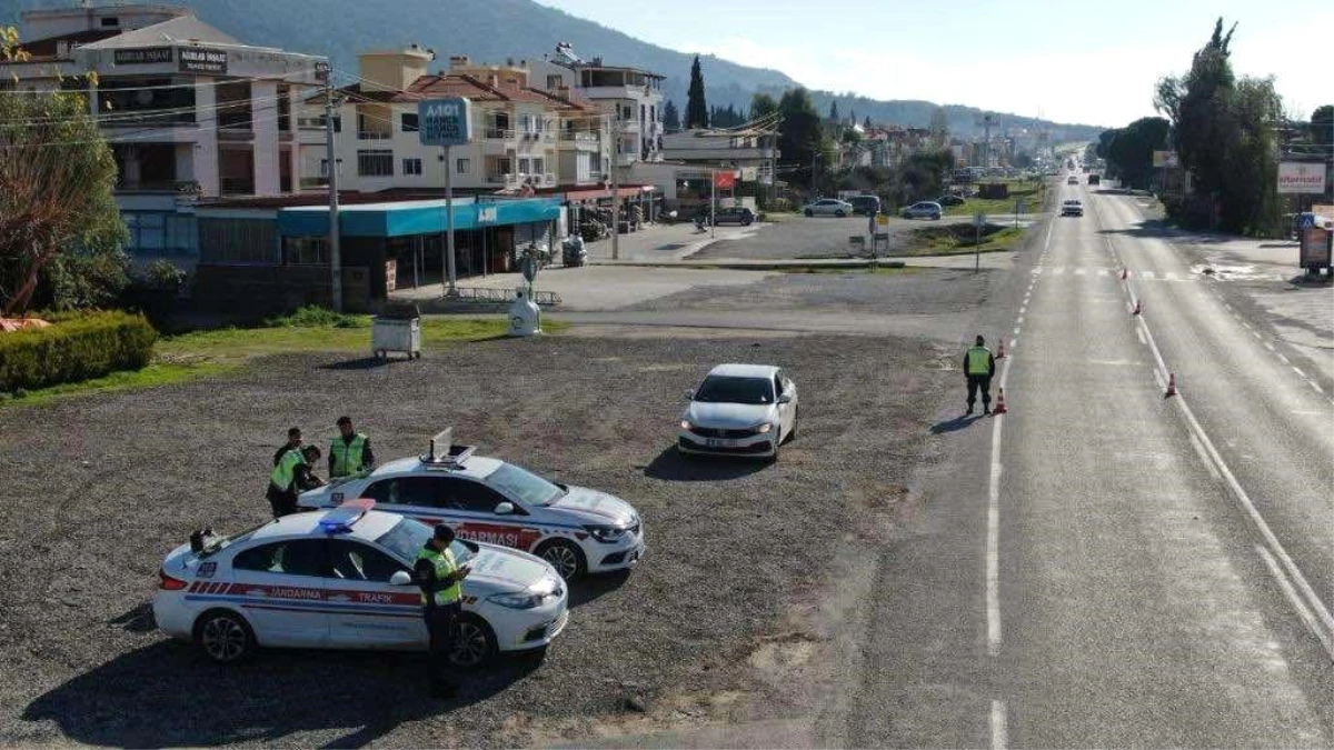 İzmir İl Jandarma Komutanlığı Cayrokopter ile trafik denetimi yaptı