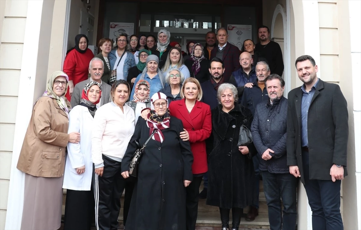 İzmit Belediye Başkanı Fatma Kaplan Hürriyet, İZMEK\'teki Kadınlara Projelerini Anlattı