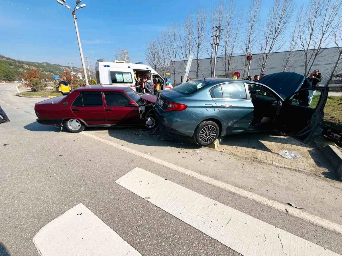 Karabük\'te Trafik Kazası: 3 Kişi Yaralandı