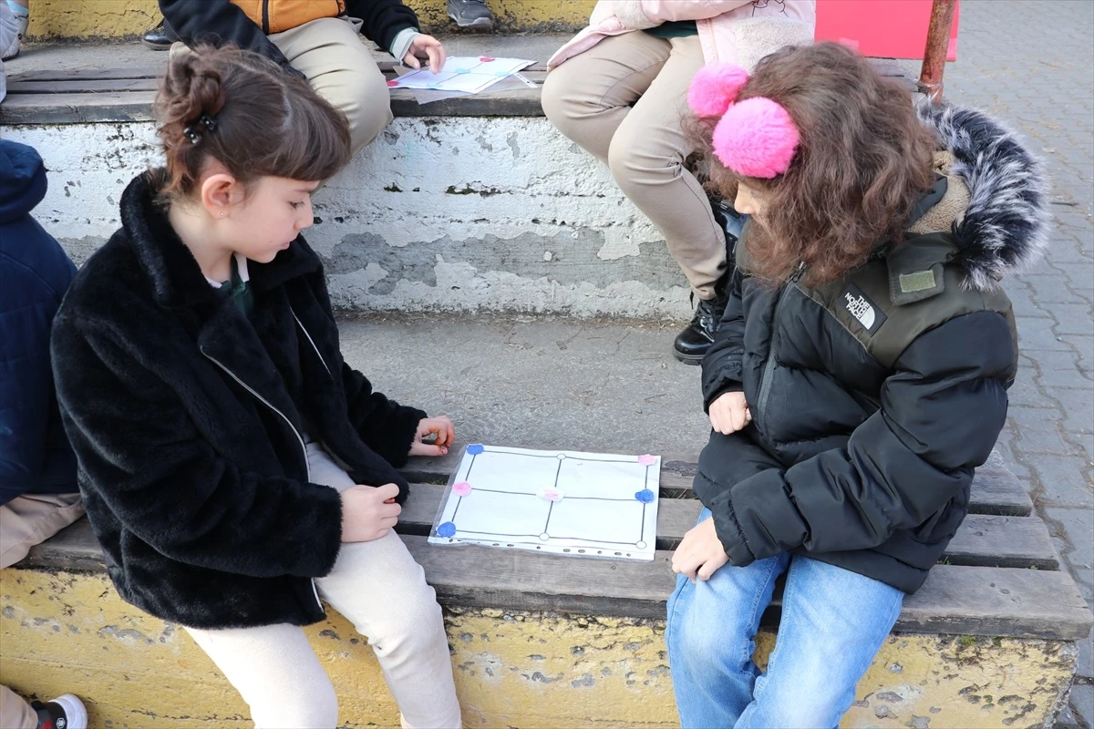 Karabük\'te unutulmaya yüz tutmuş oyunlar okul bahçelerinde yaşatılıyor